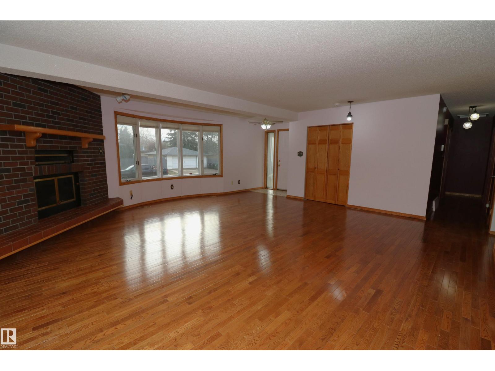 1049 MCDERMID DR, Sherwood Park