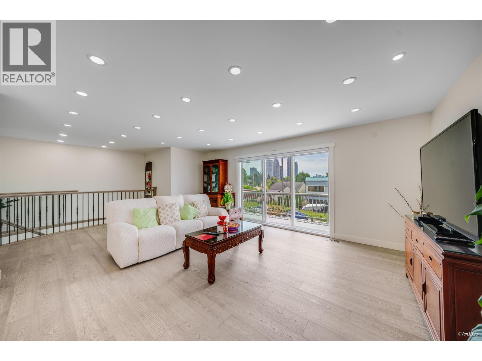 3881 NAPIER STREET, Burnaby