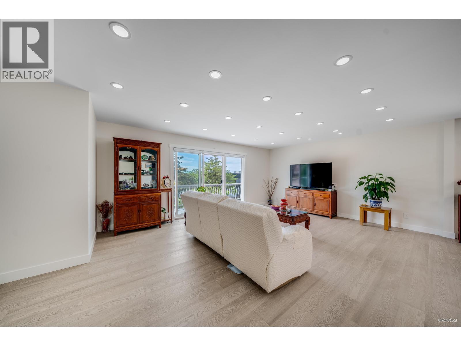 3881 NAPIER STREET, Burnaby