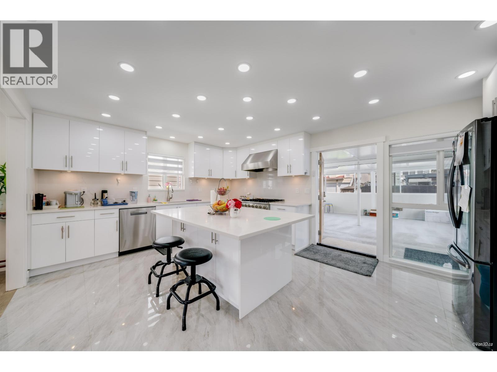 3881 NAPIER STREET, Burnaby