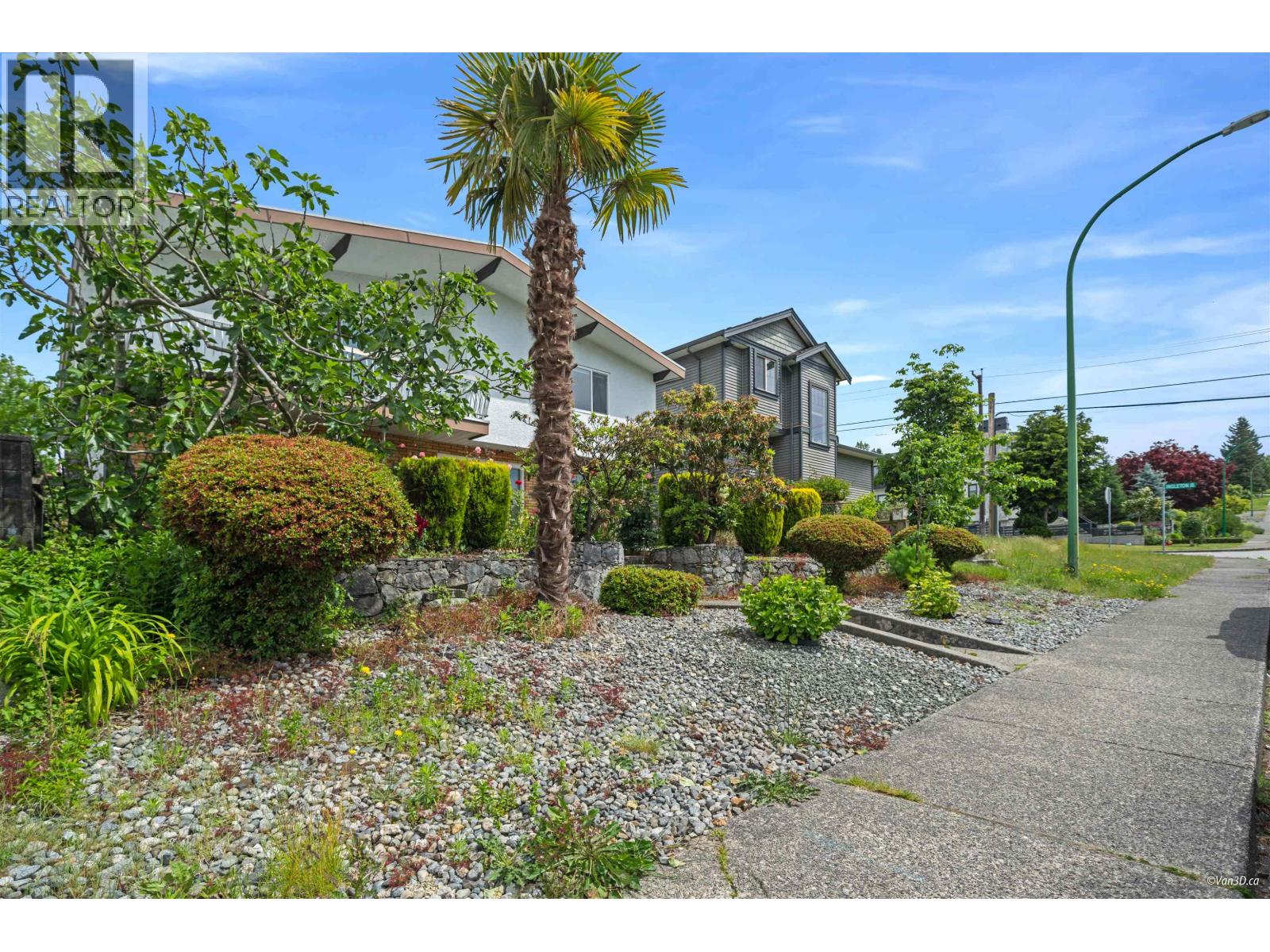 3881 NAPIER STREET, Burnaby