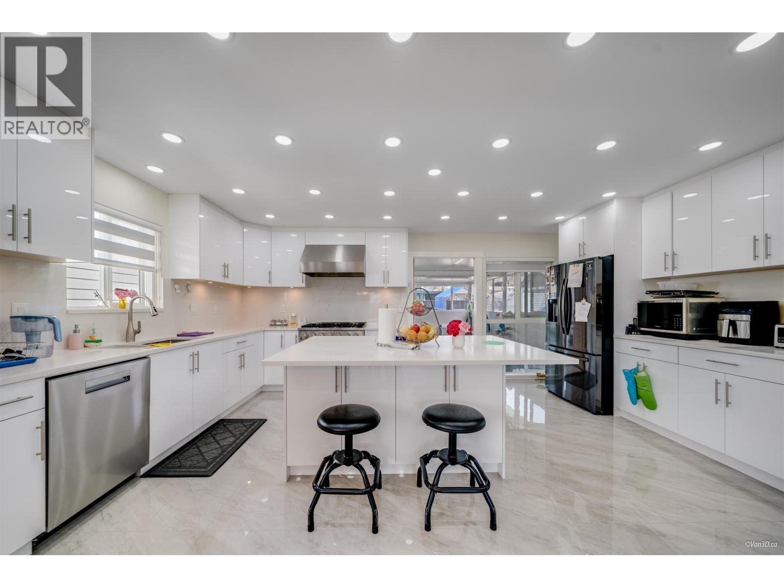 3881 NAPIER STREET, Burnaby