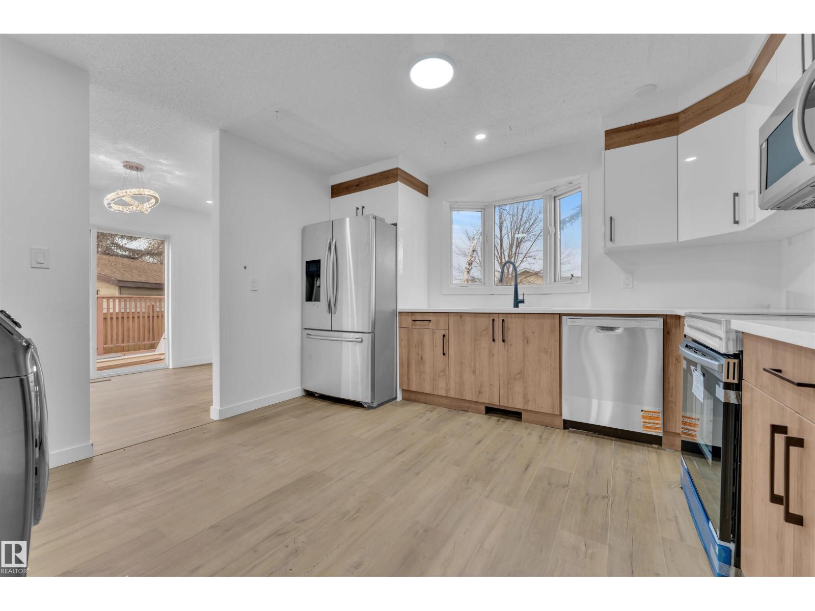 1136 49 ST NW, Edmonton