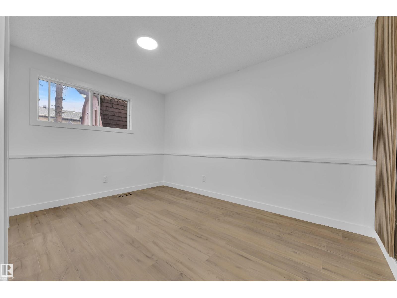 1136 49 ST NW, Edmonton