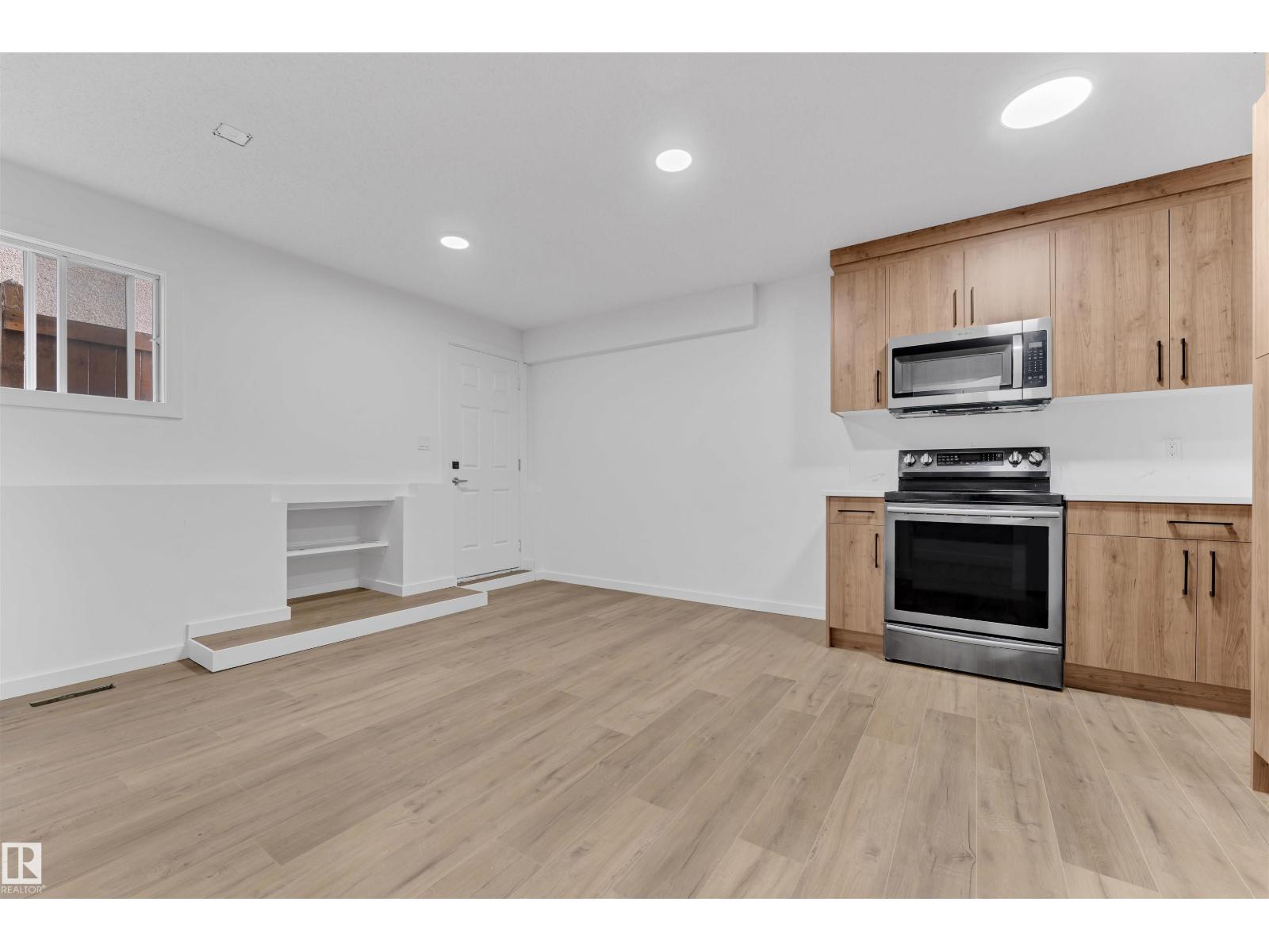 1136 49 ST NW, Edmonton