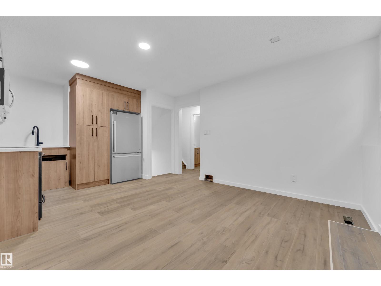 1136 49 ST NW, Edmonton