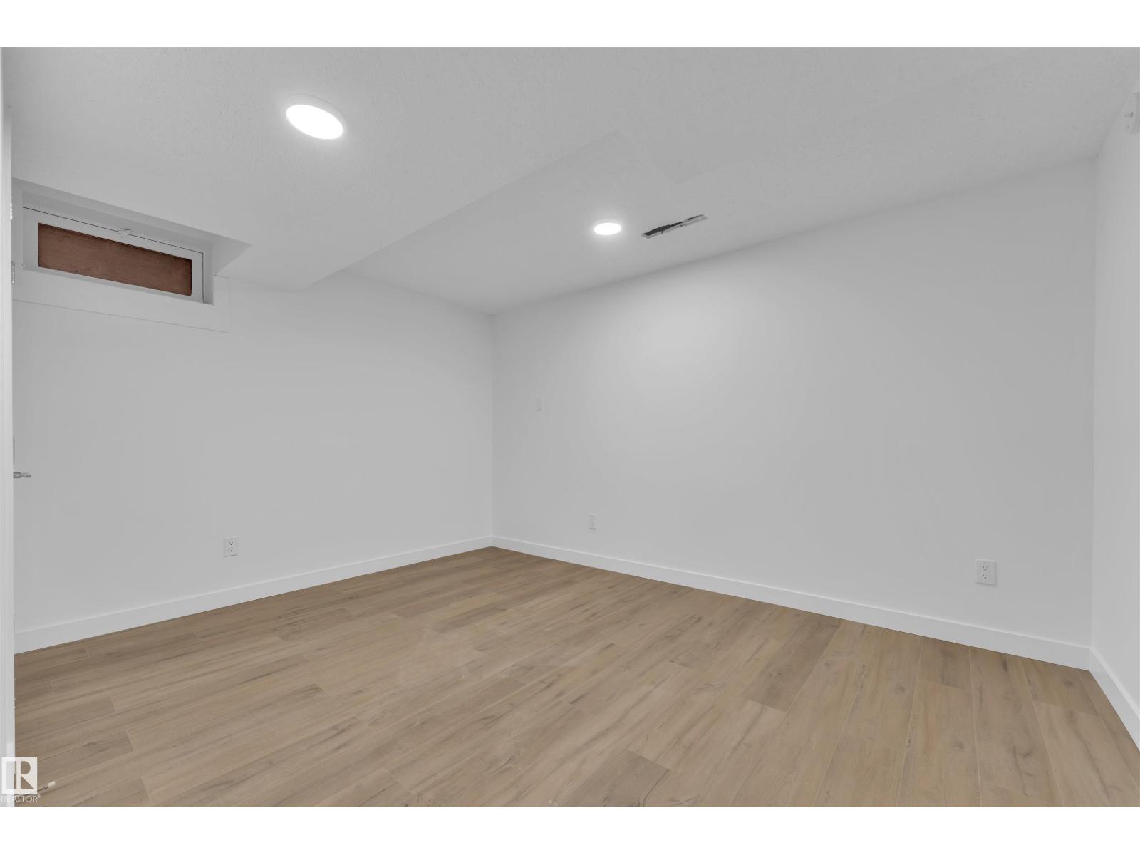 1136 49 ST NW, Edmonton