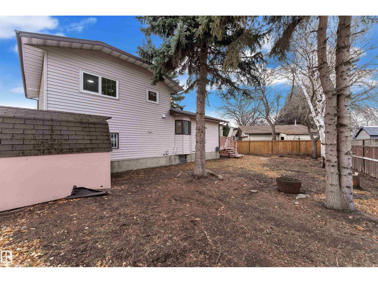 1136 49 ST NW, Edmonton