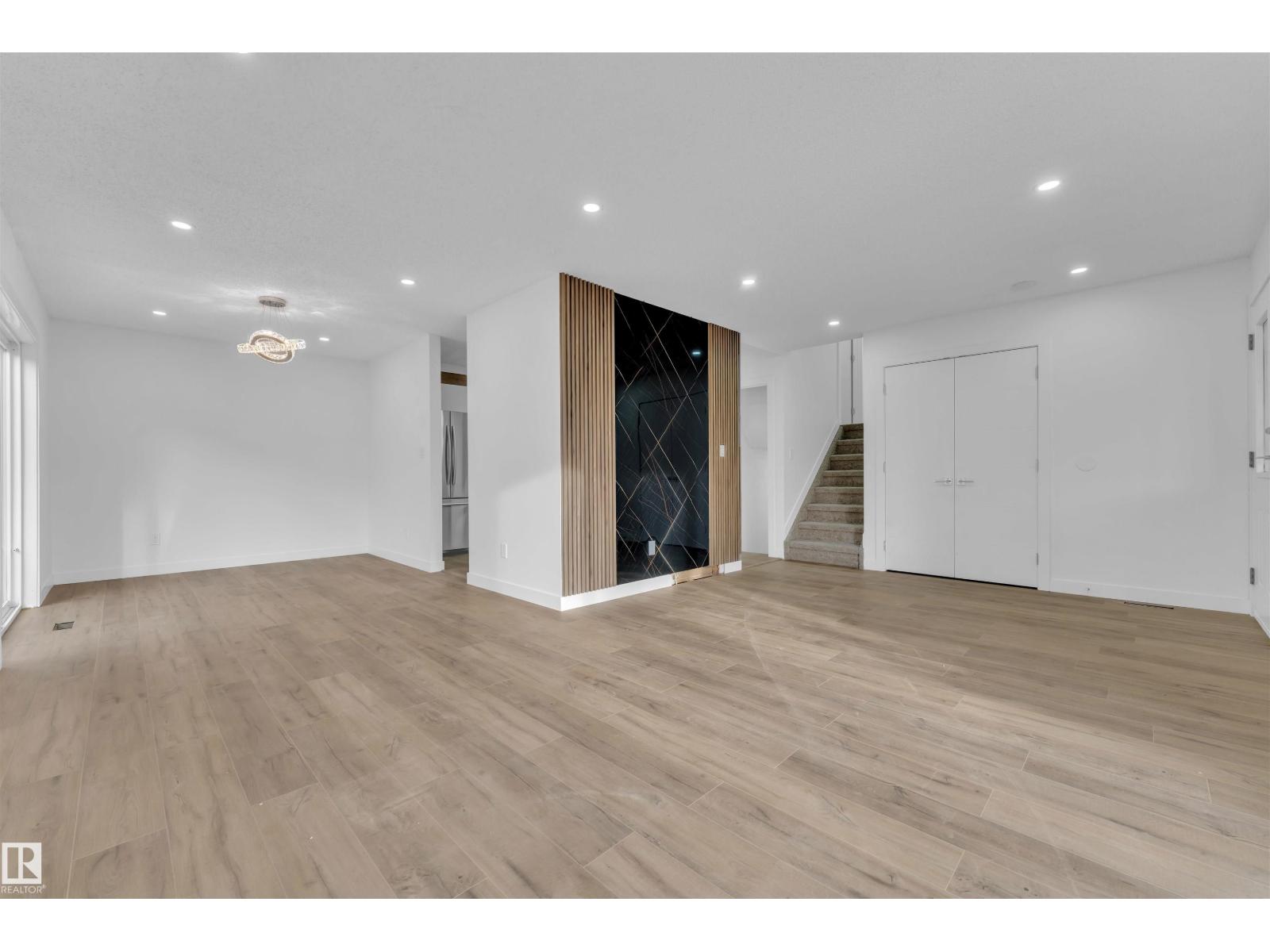 1136 49 ST NW, Edmonton