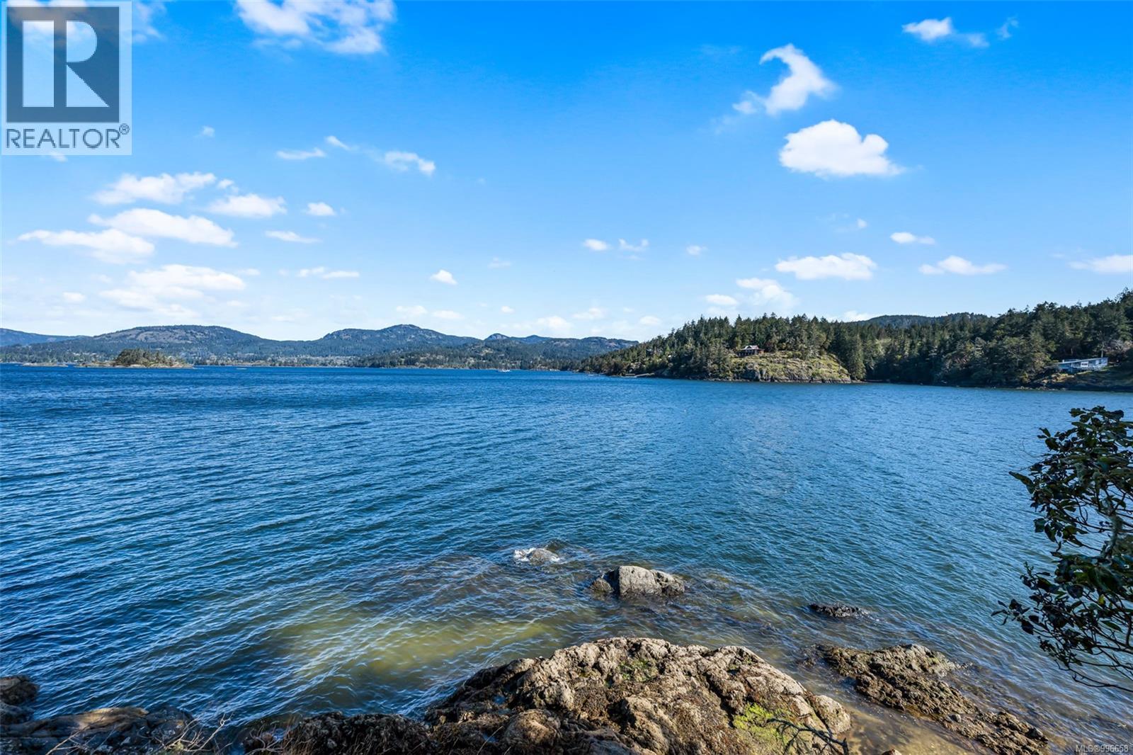 998 Gillespie Rd, Sooke