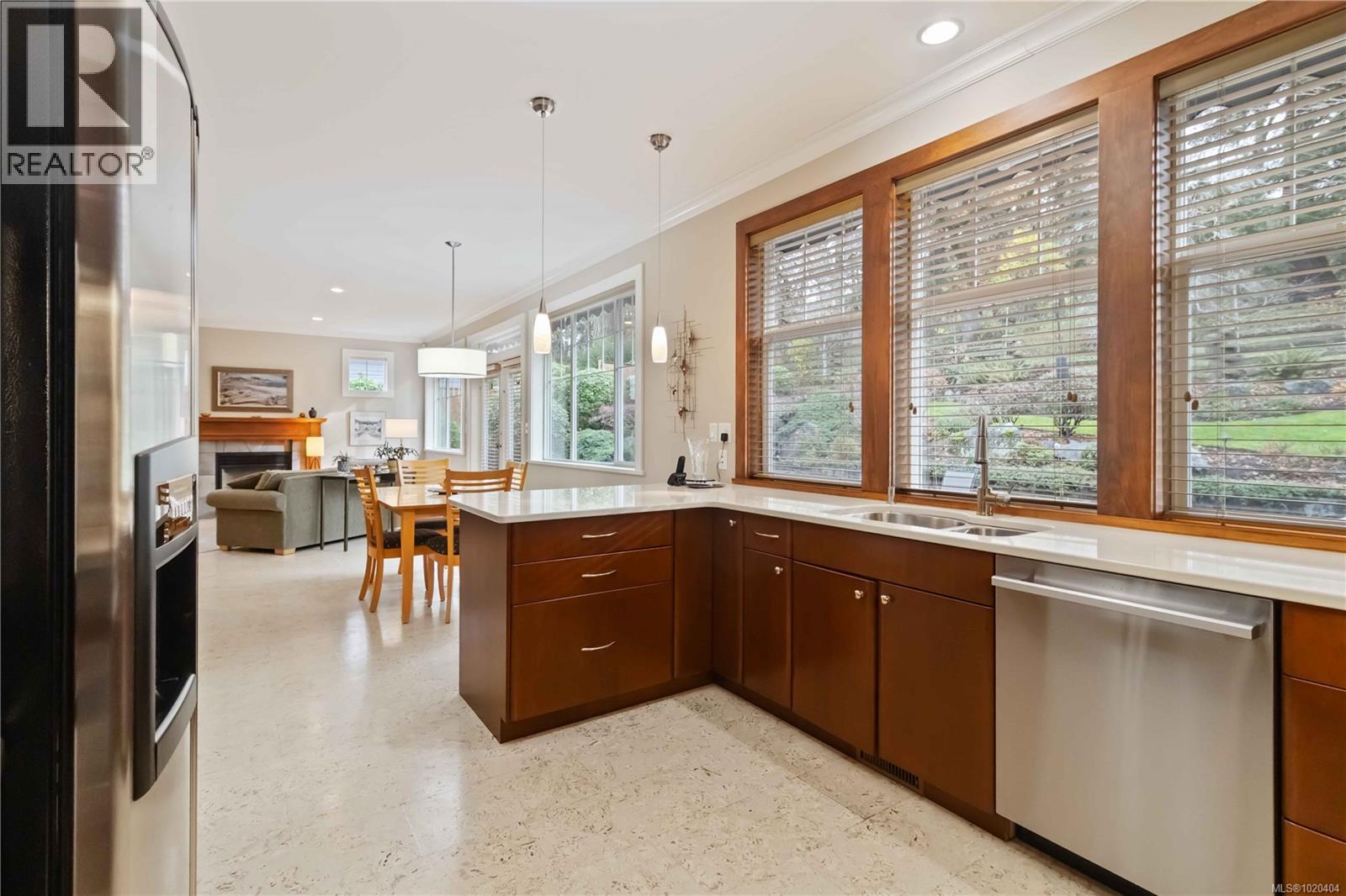  805 Rogers Way, Saanich