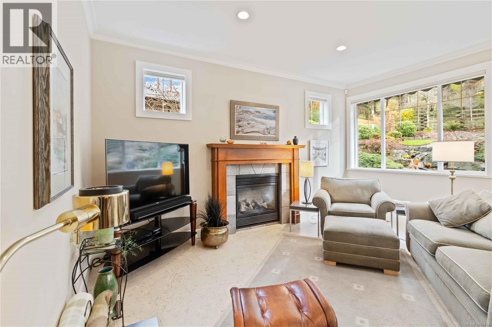  805 Rogers Way, Saanich