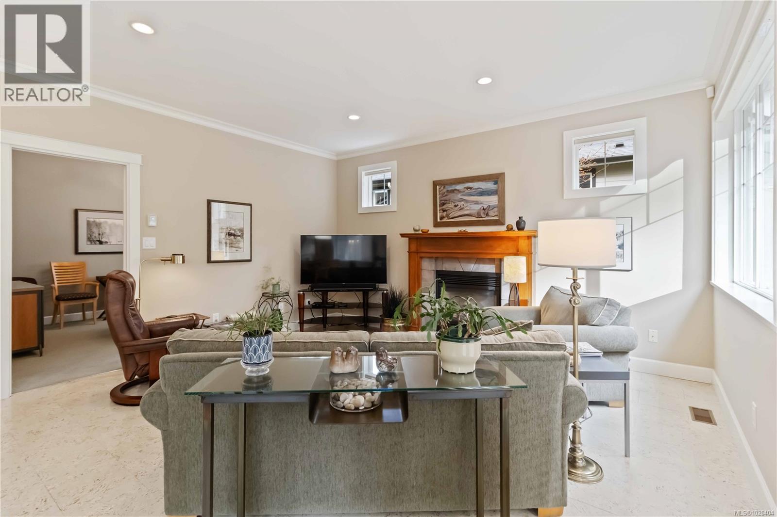  805 Rogers Way, Saanich