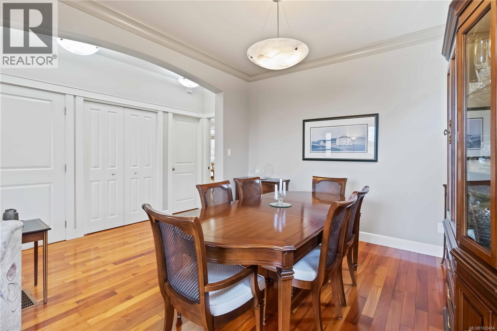  805 Rogers Way, Saanich