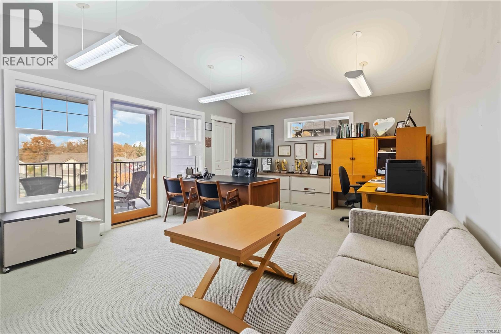  805 Rogers Way, Saanich