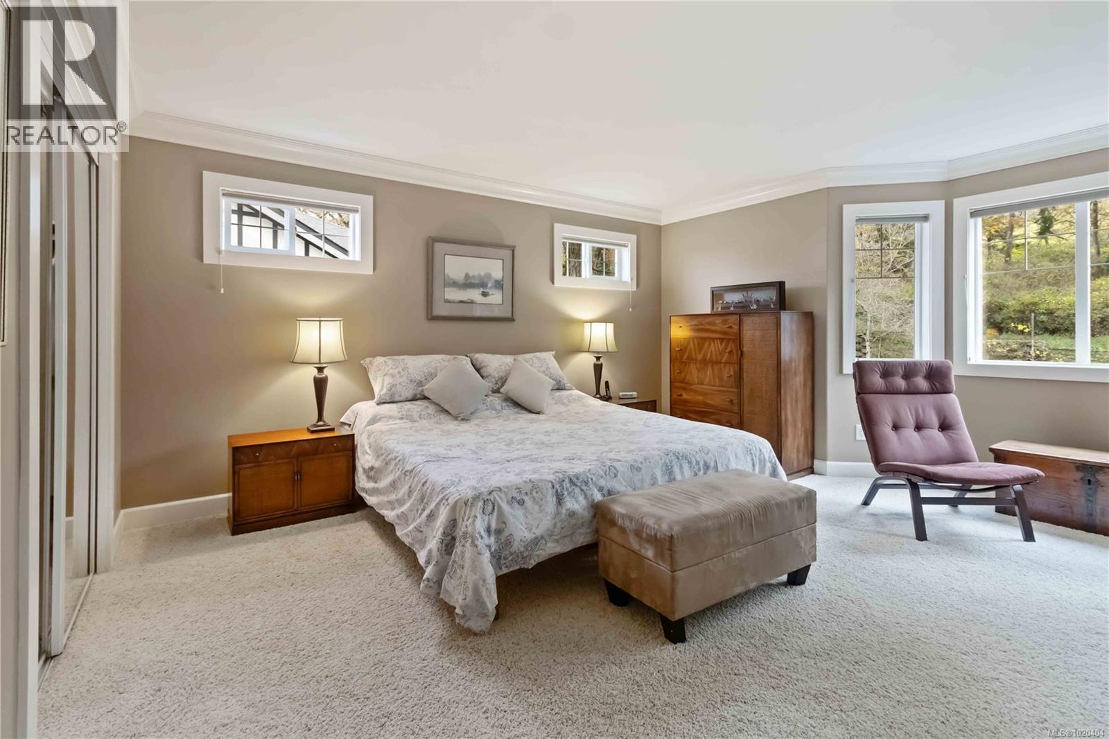  805 Rogers Way, Saanich