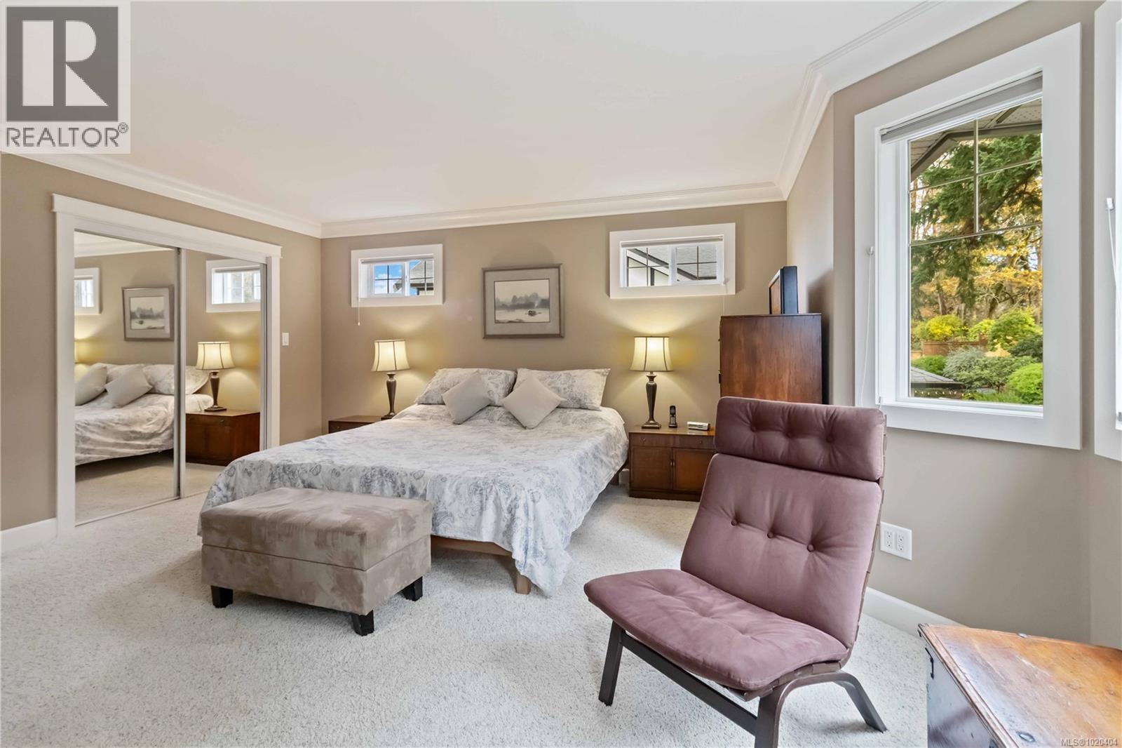  805 Rogers Way, Saanich