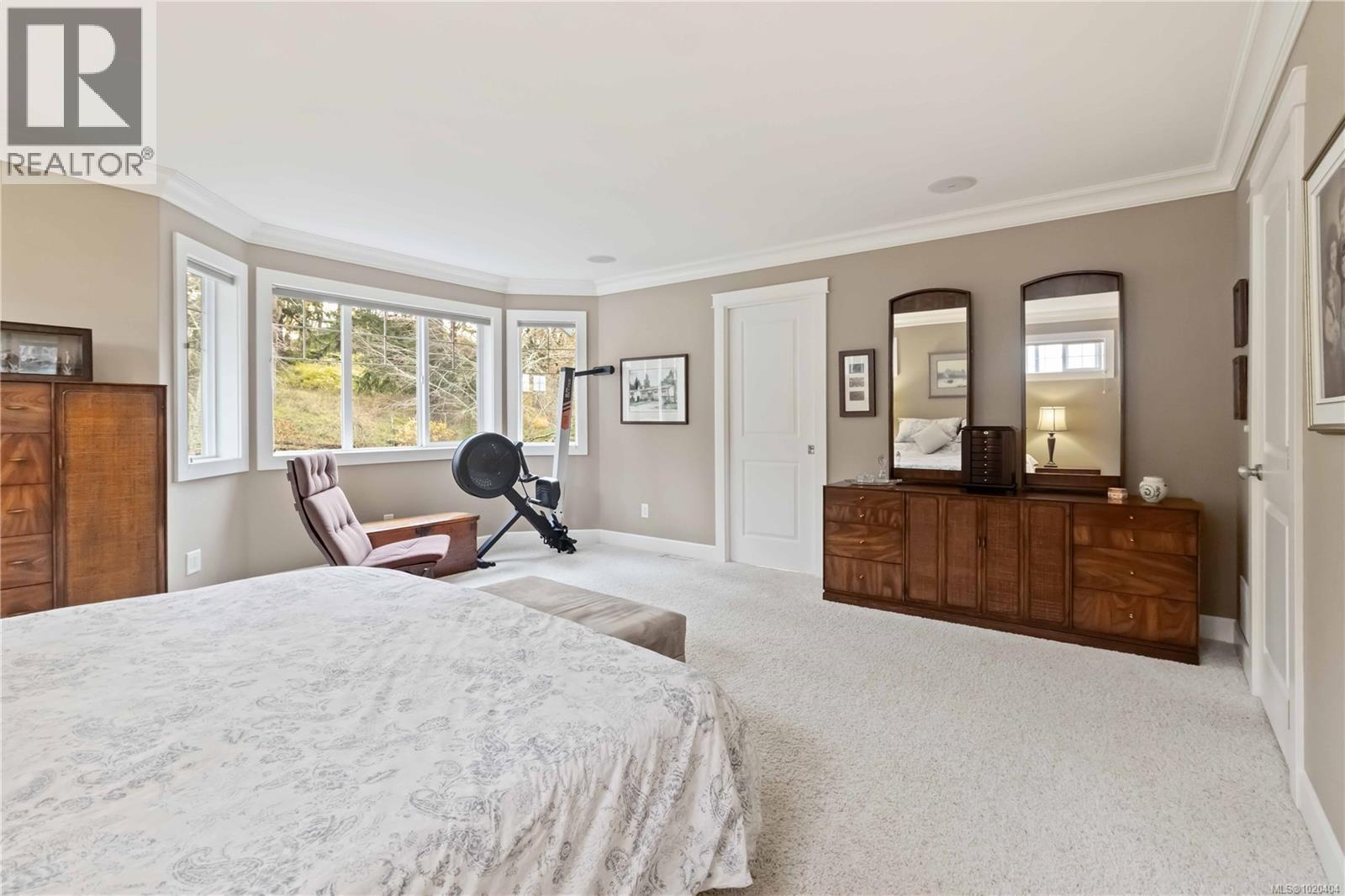  805 Rogers Way, Saanich