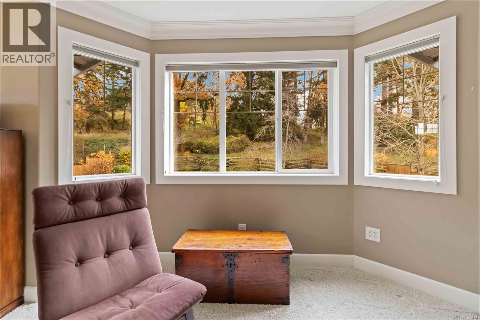  805 Rogers Way, Saanich