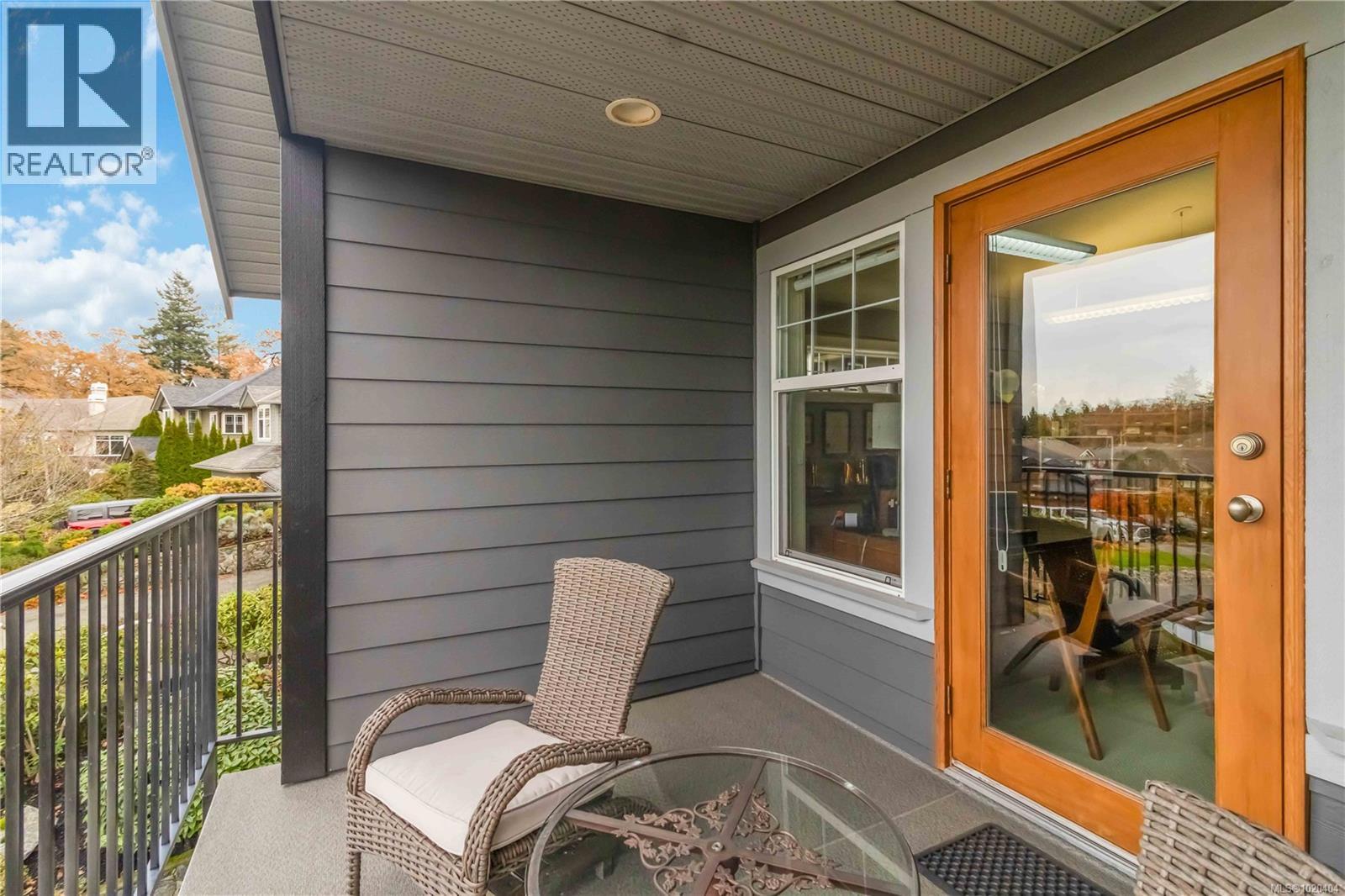  805 Rogers Way, Saanich