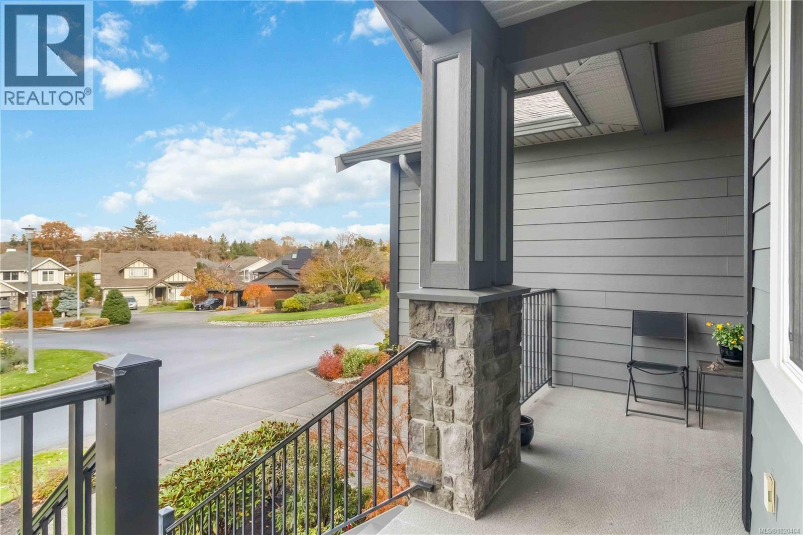  805 Rogers Way, Saanich