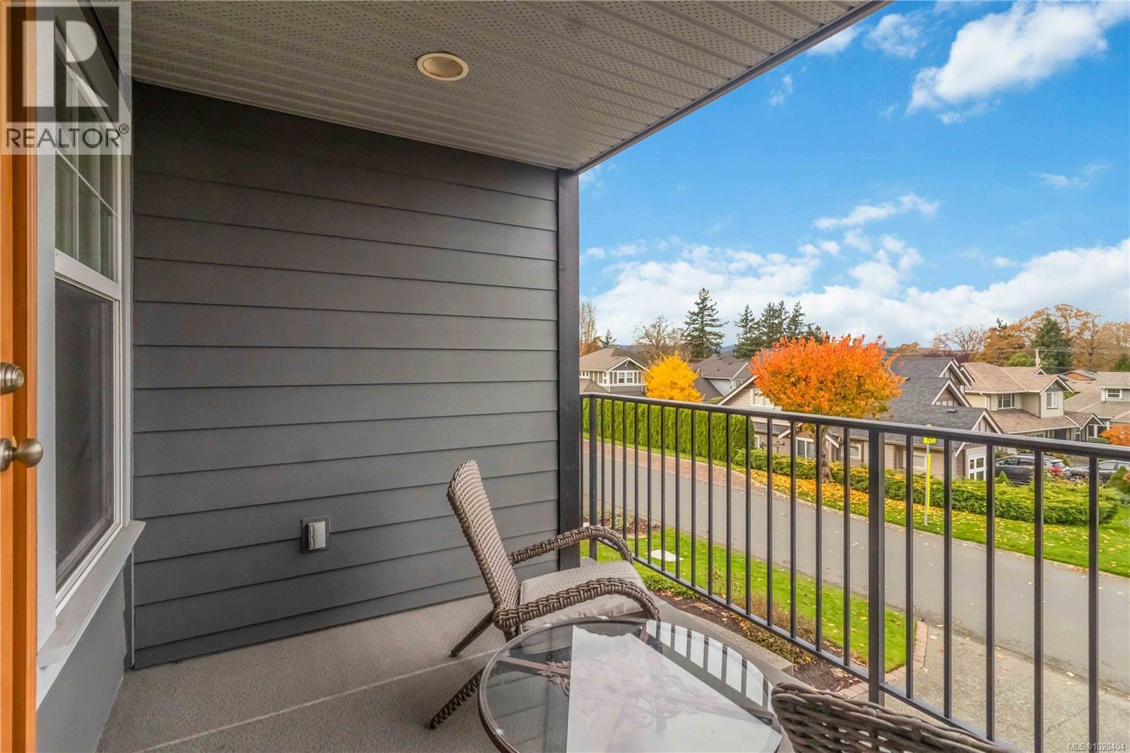  805 Rogers Way, Saanich