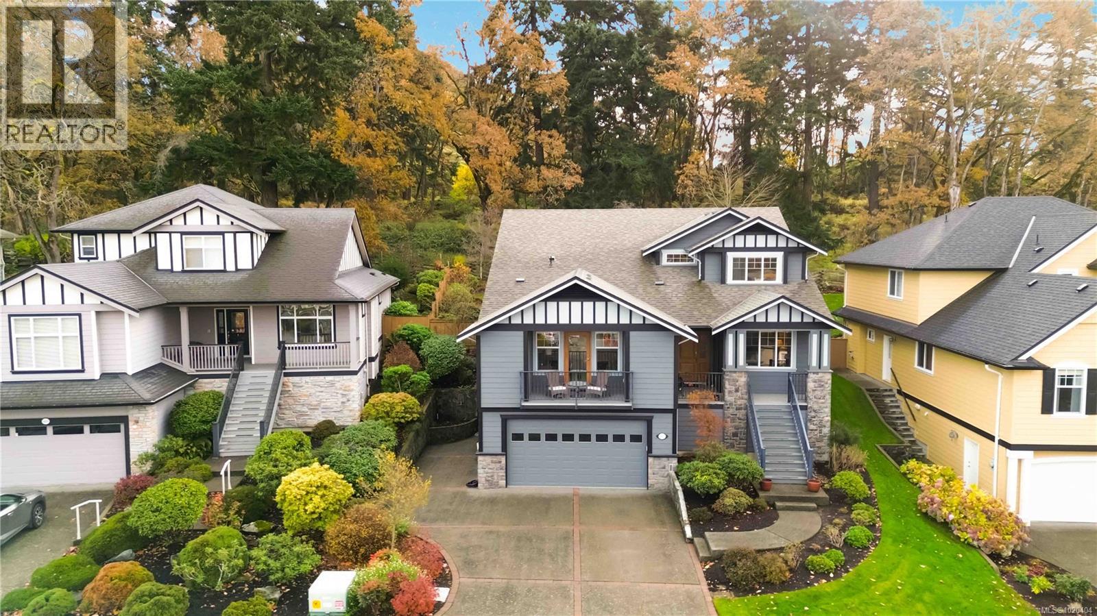  805 Rogers Way, Saanich