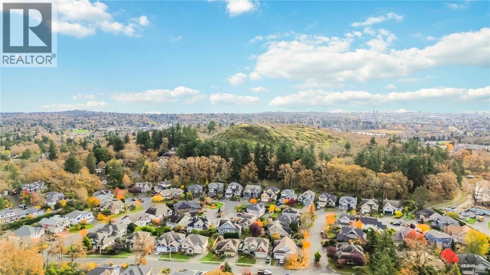  805 Rogers Way, Saanich