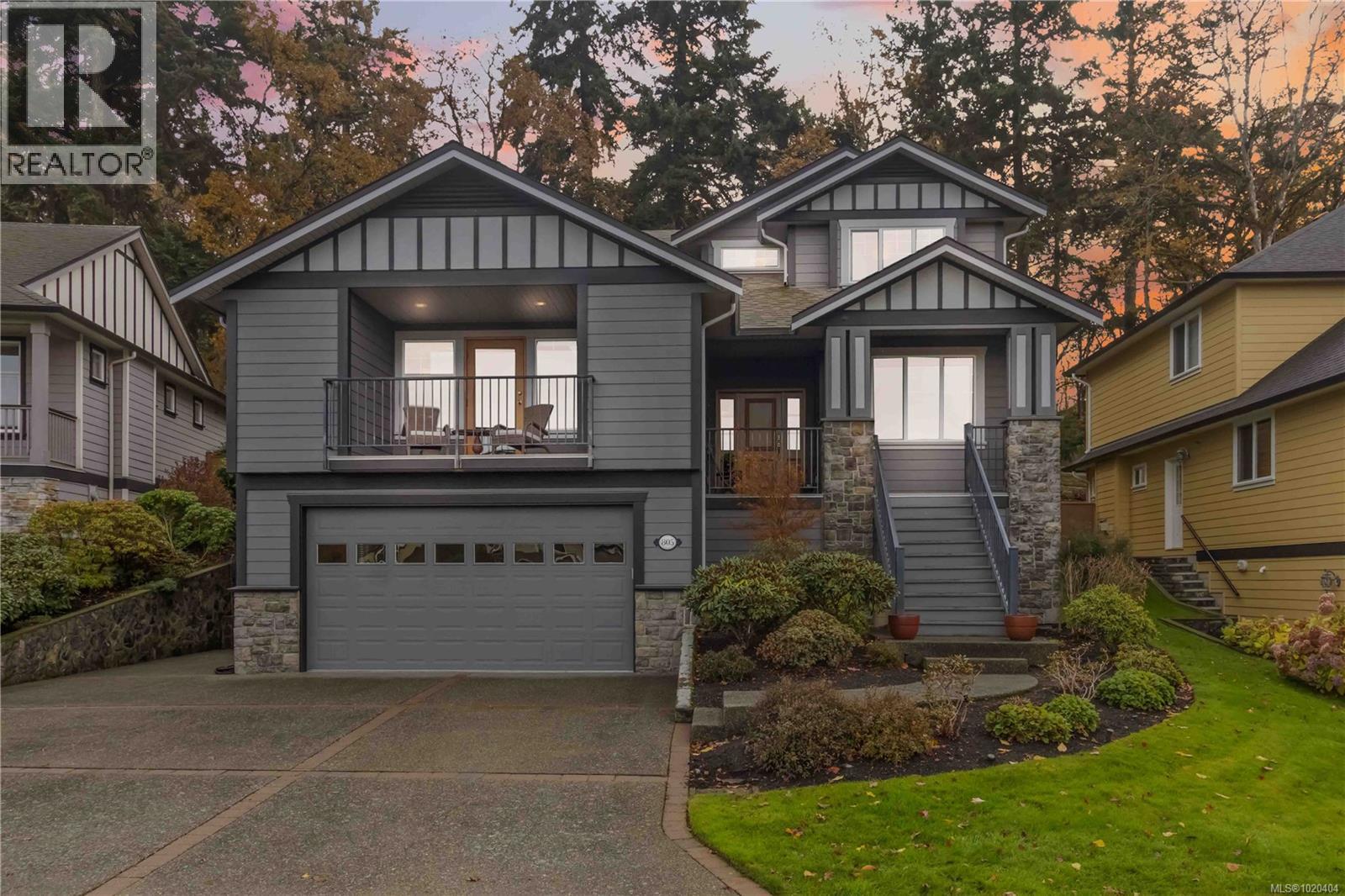  805 Rogers Way, Saanich