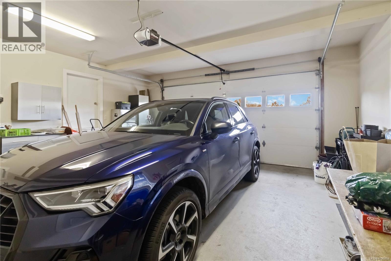  805 Rogers Way, Saanich