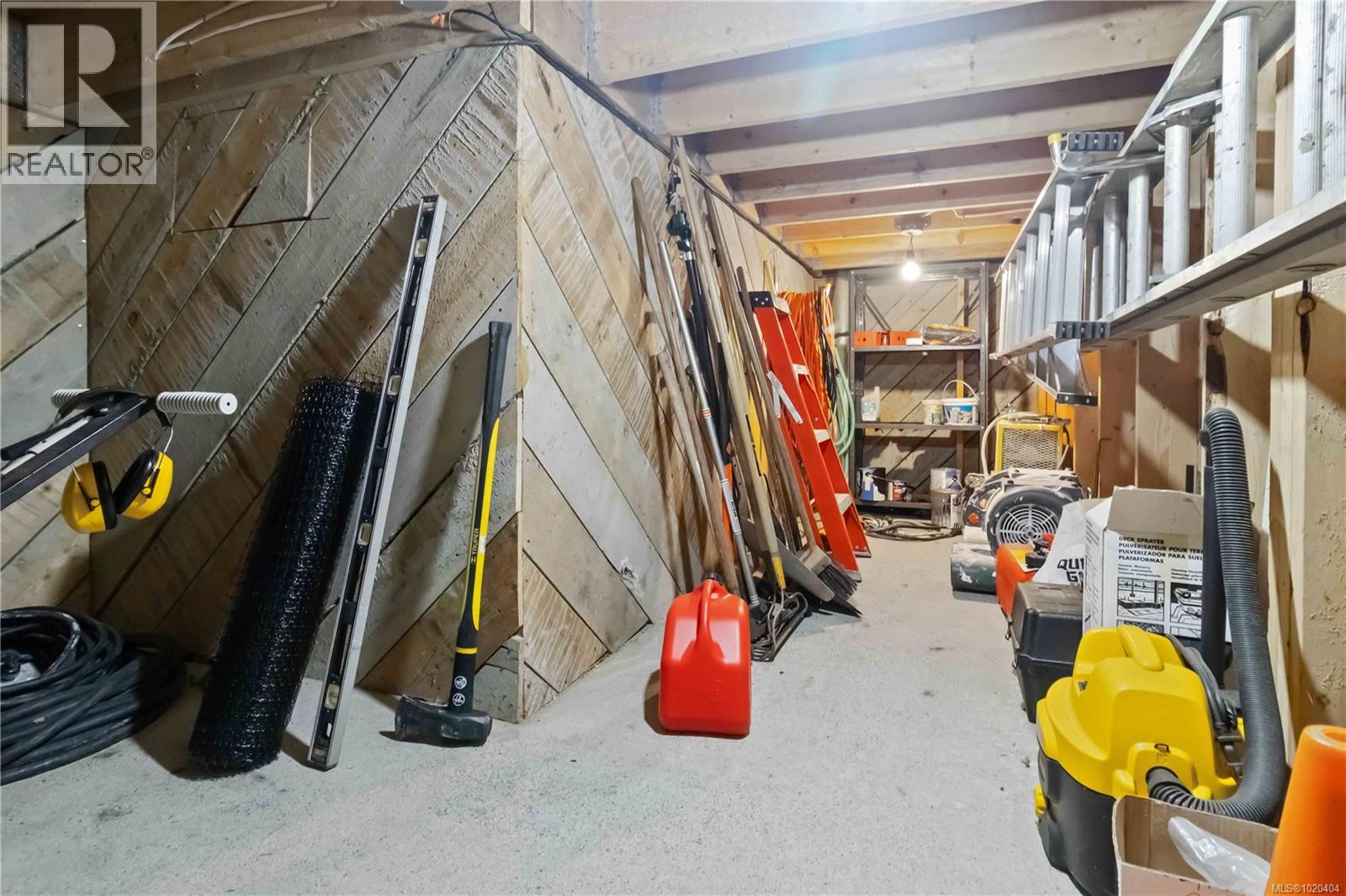  805 Rogers Way, Saanich