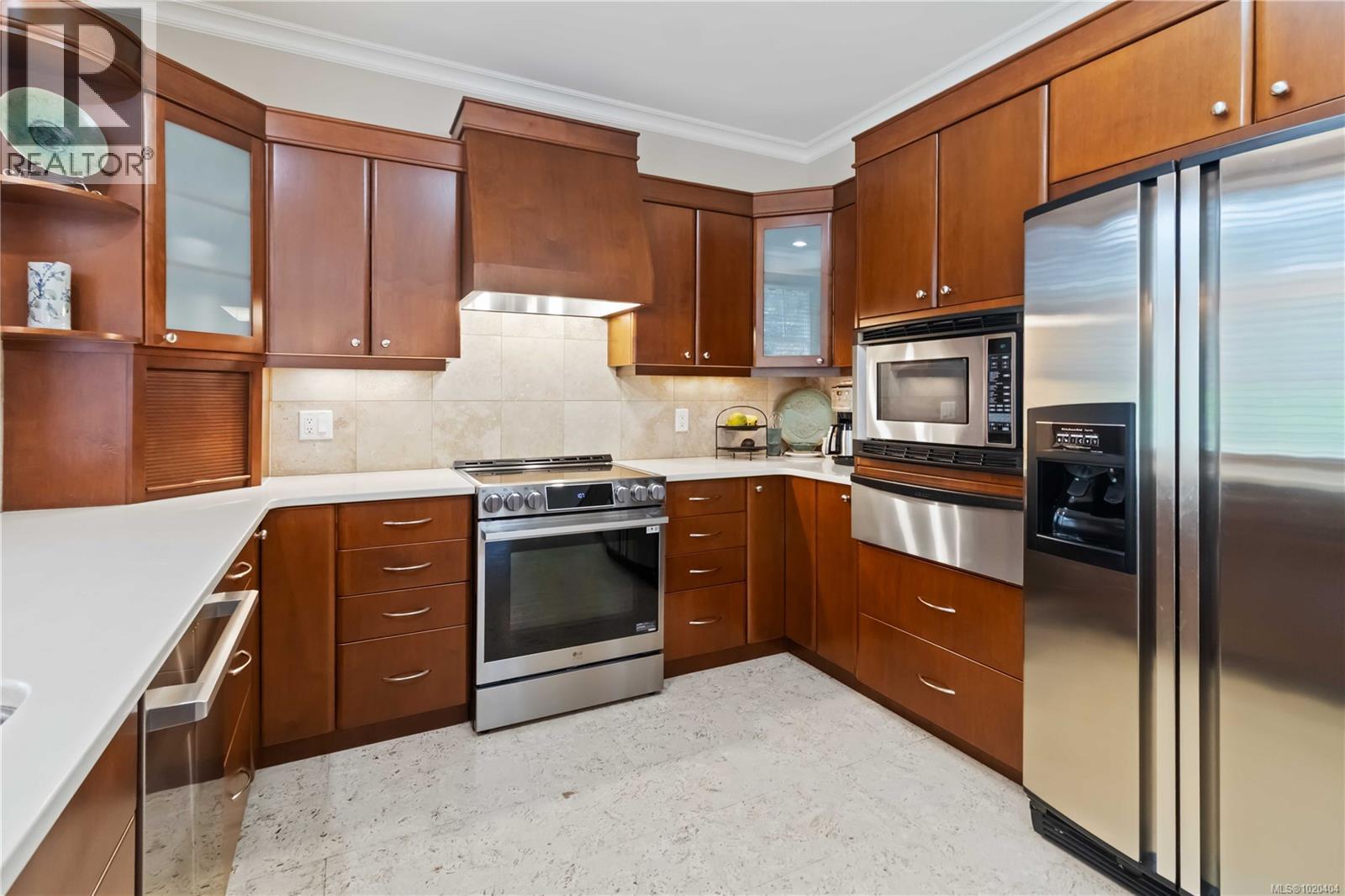  805 Rogers Way, Saanich