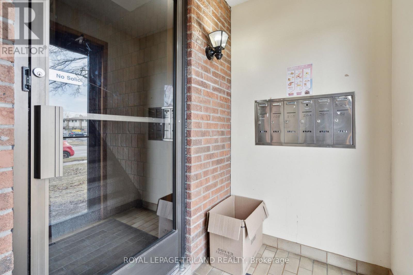 221 HIGHVIEW DRIVE - 14