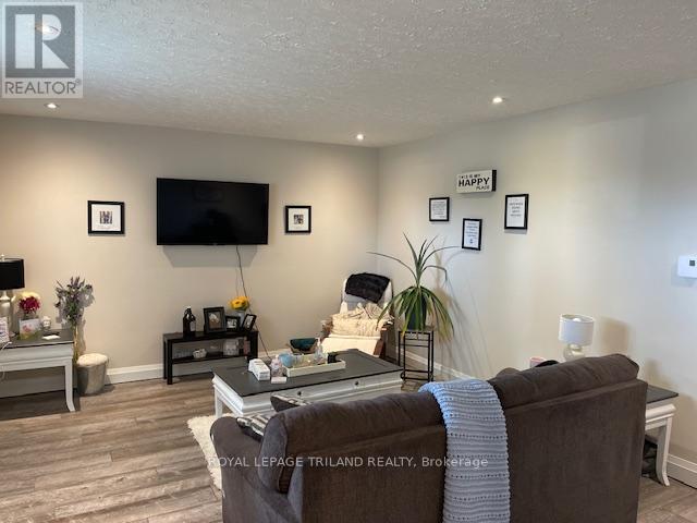 221 HIGHVIEW DRIVE - 22