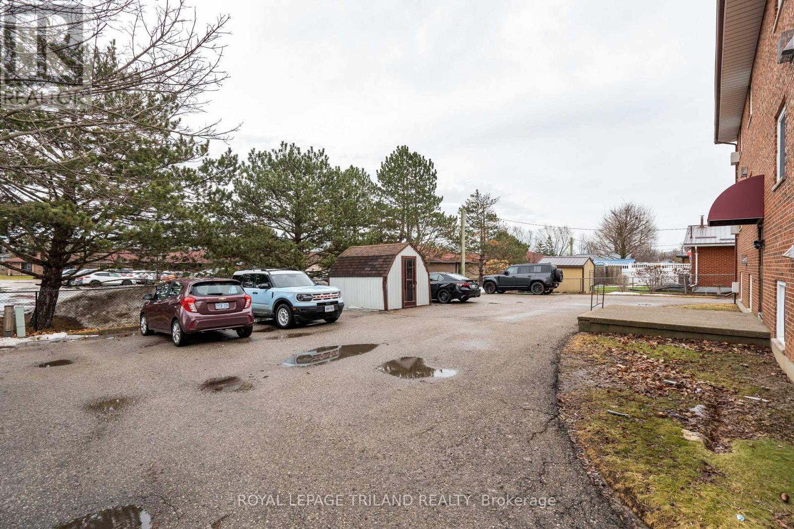 221 HIGHVIEW DRIVE - 3