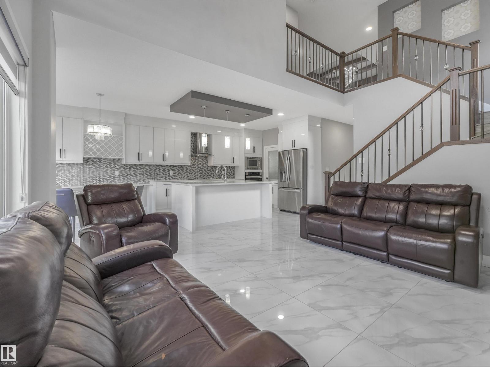 2412 14 AV NW, Edmonton