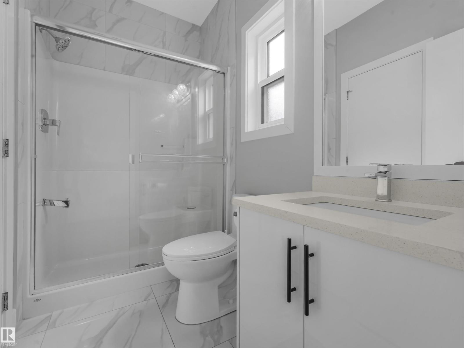 2412 14 AV NW, Edmonton