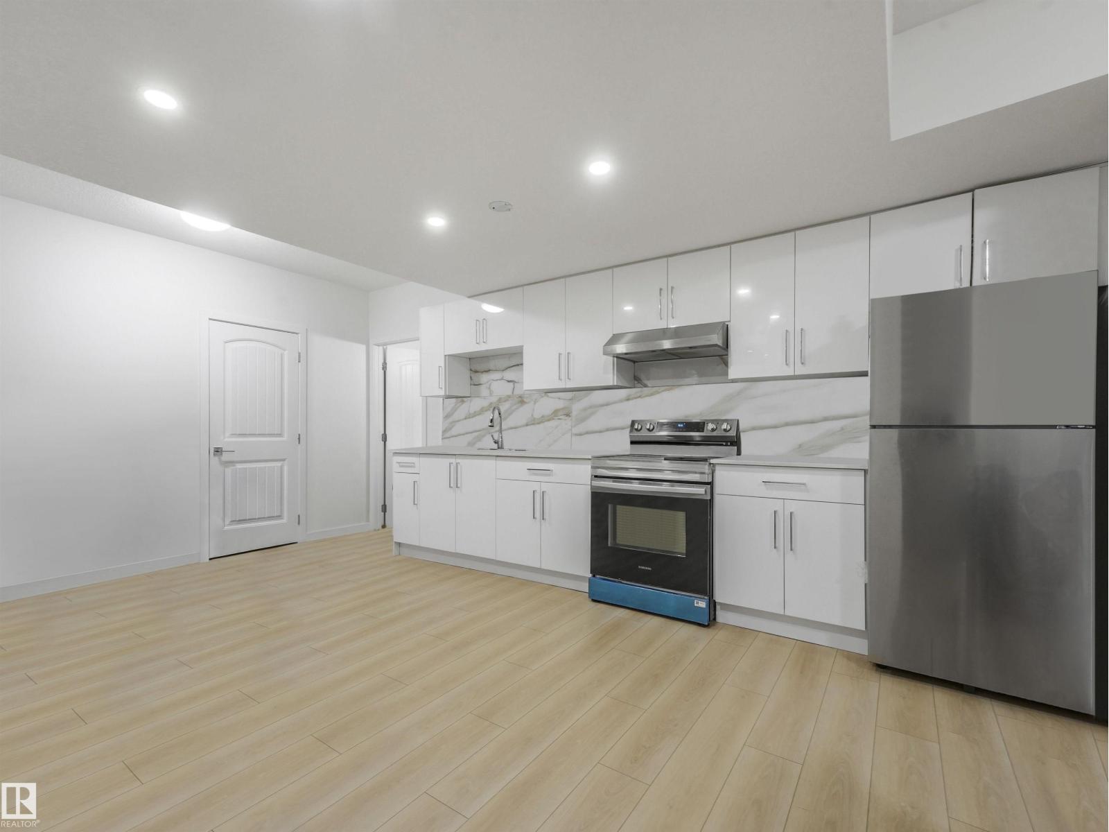 2412 14 AV NW, Edmonton