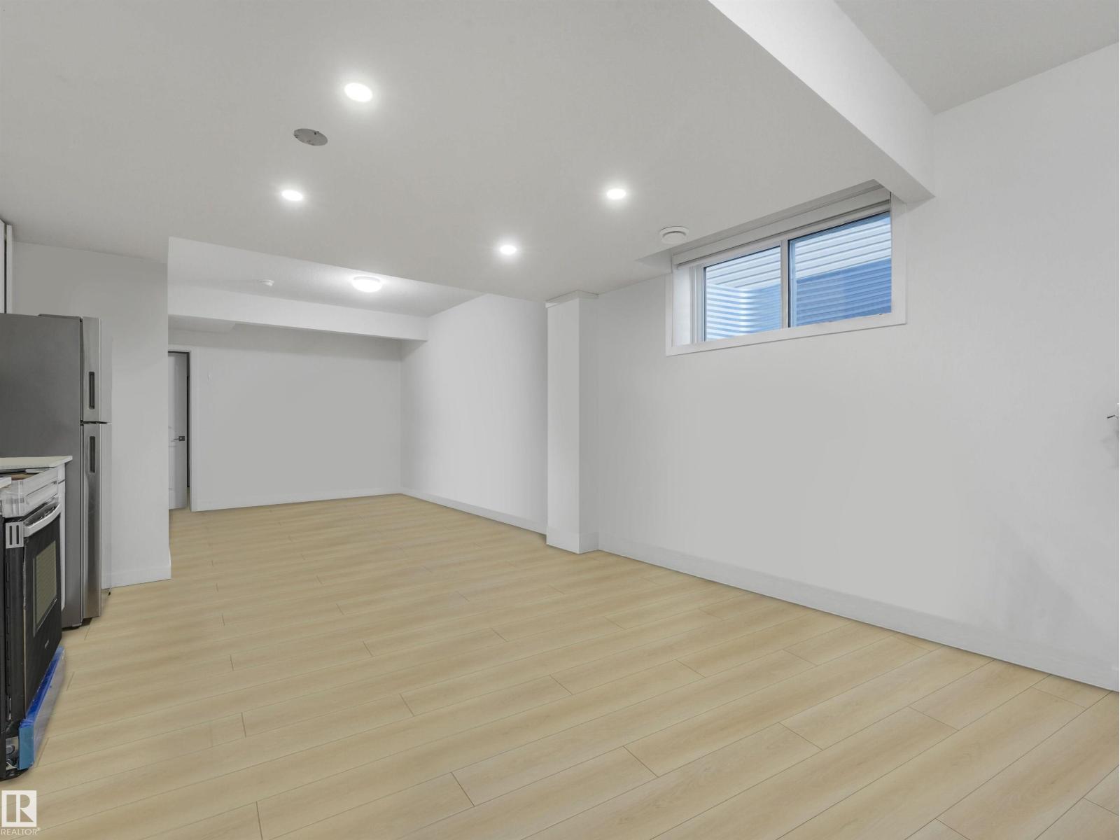 2412 14 AV NW, Edmonton