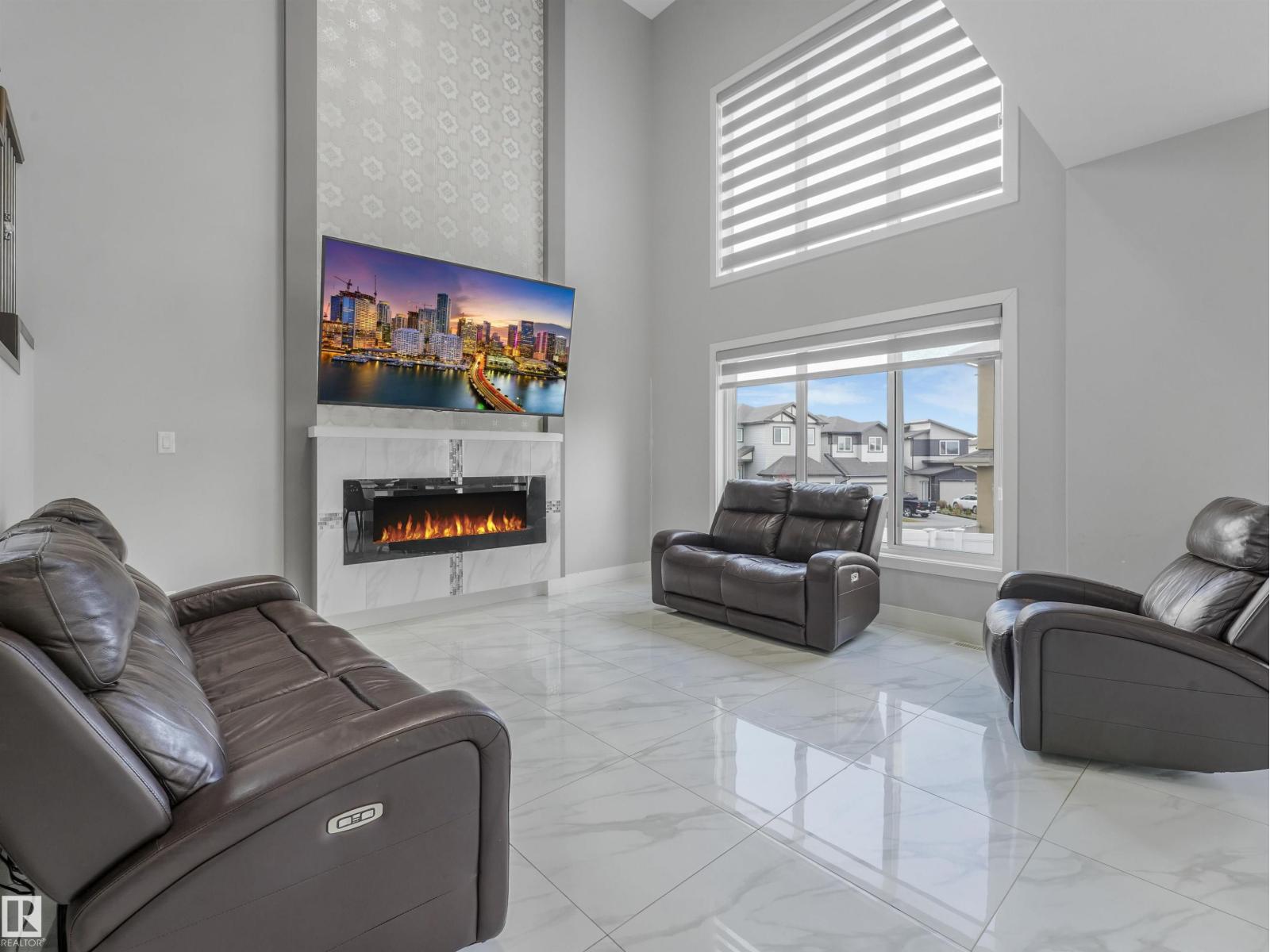 2412 14 AV NW, Edmonton