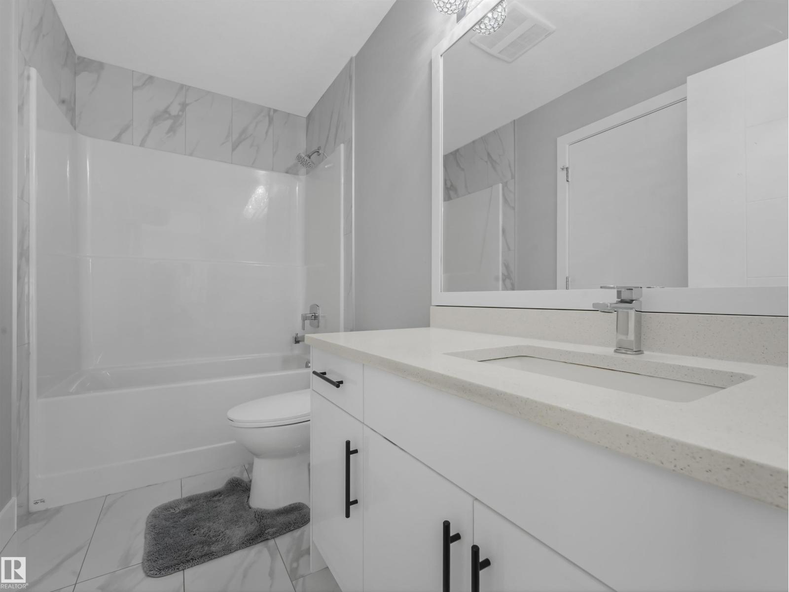 2412 14 AV NW, Edmonton