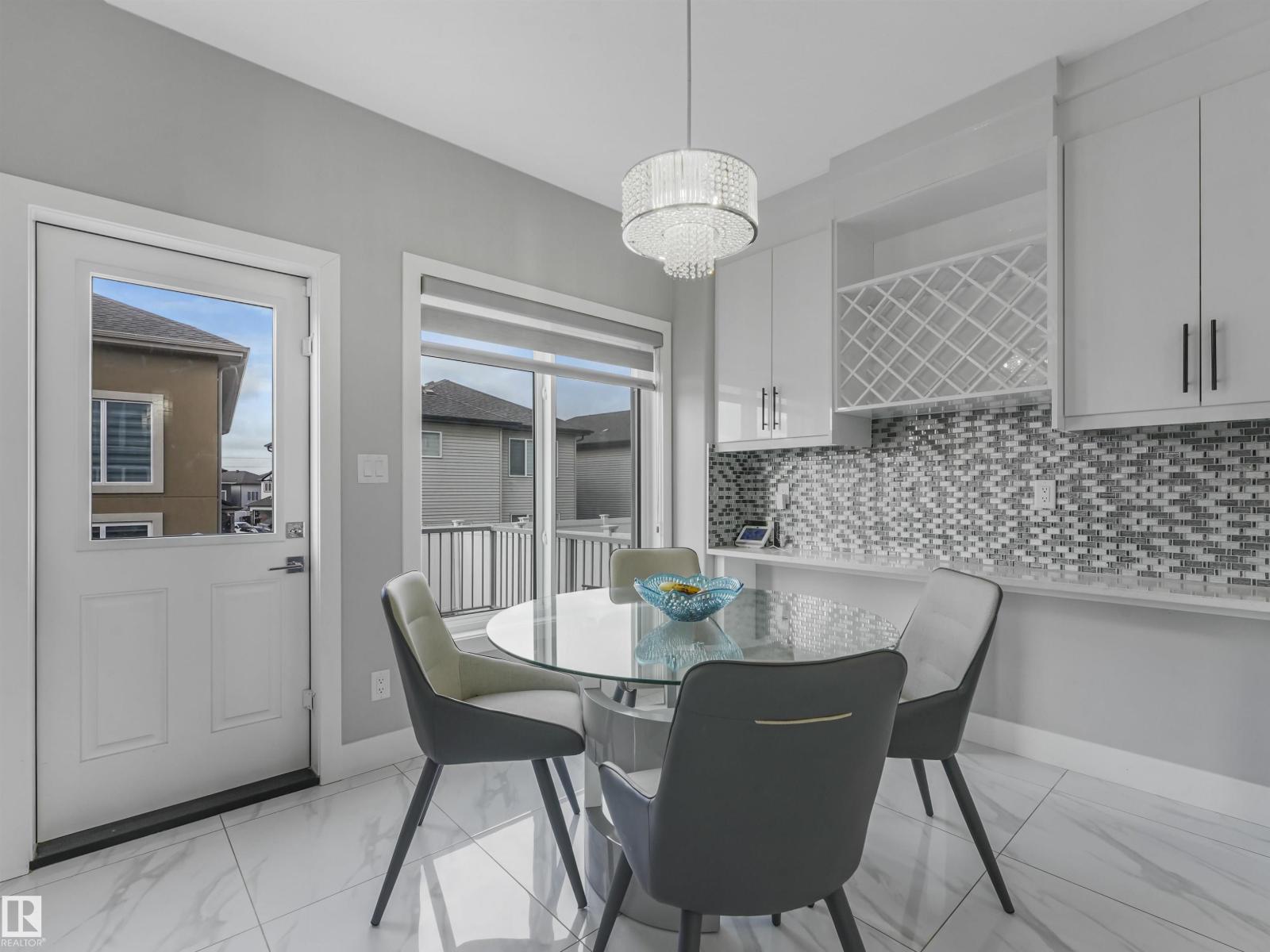 2412 14 AV NW, Edmonton