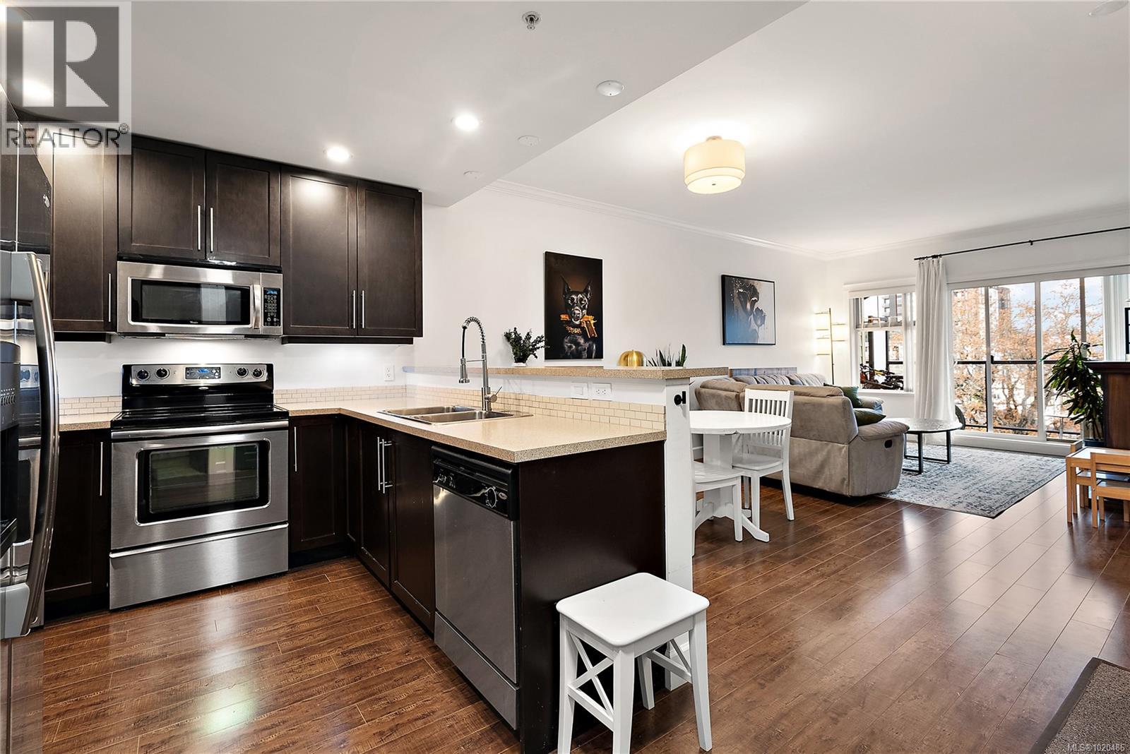 407 2881 Peatt Rd, Langford