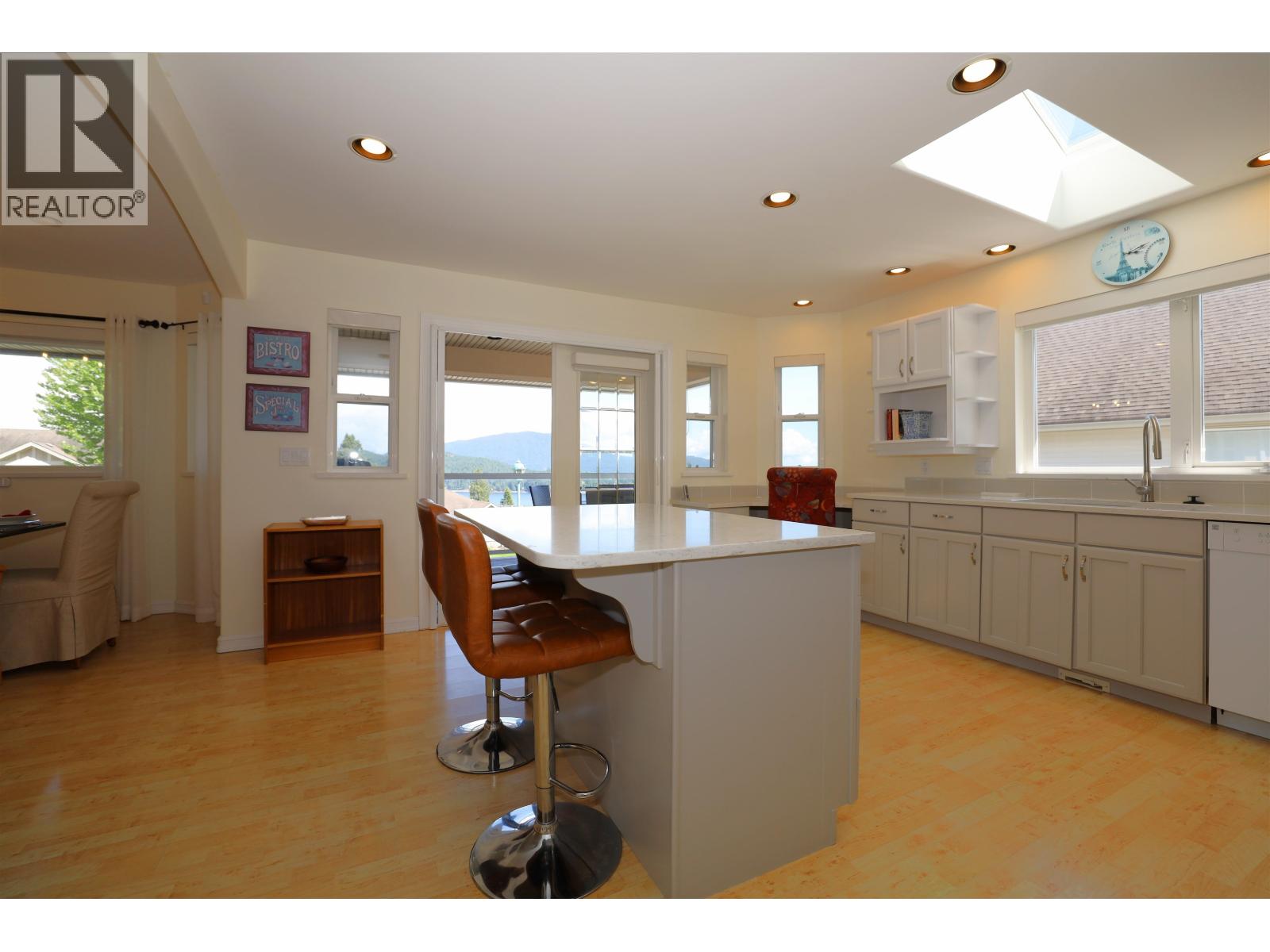 561 SPYGLASS PLACE, Gibsons