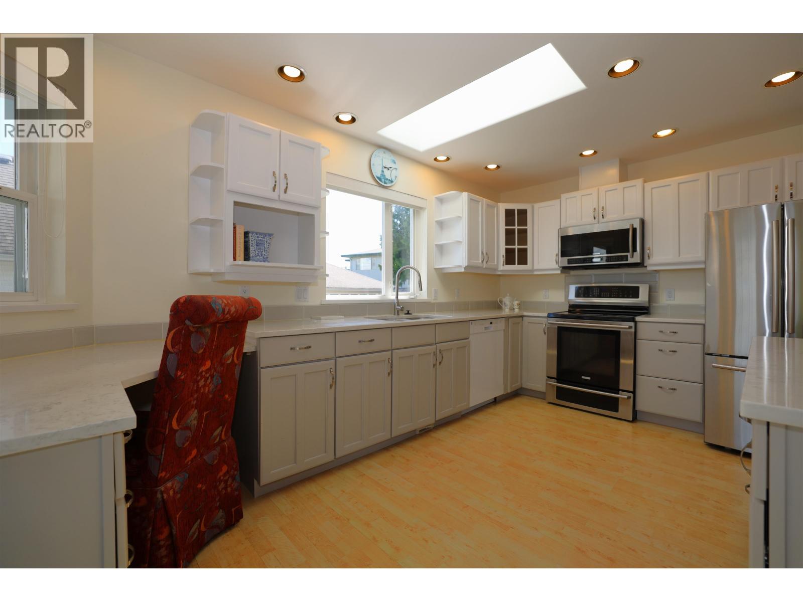 561 SPYGLASS PLACE, Gibsons