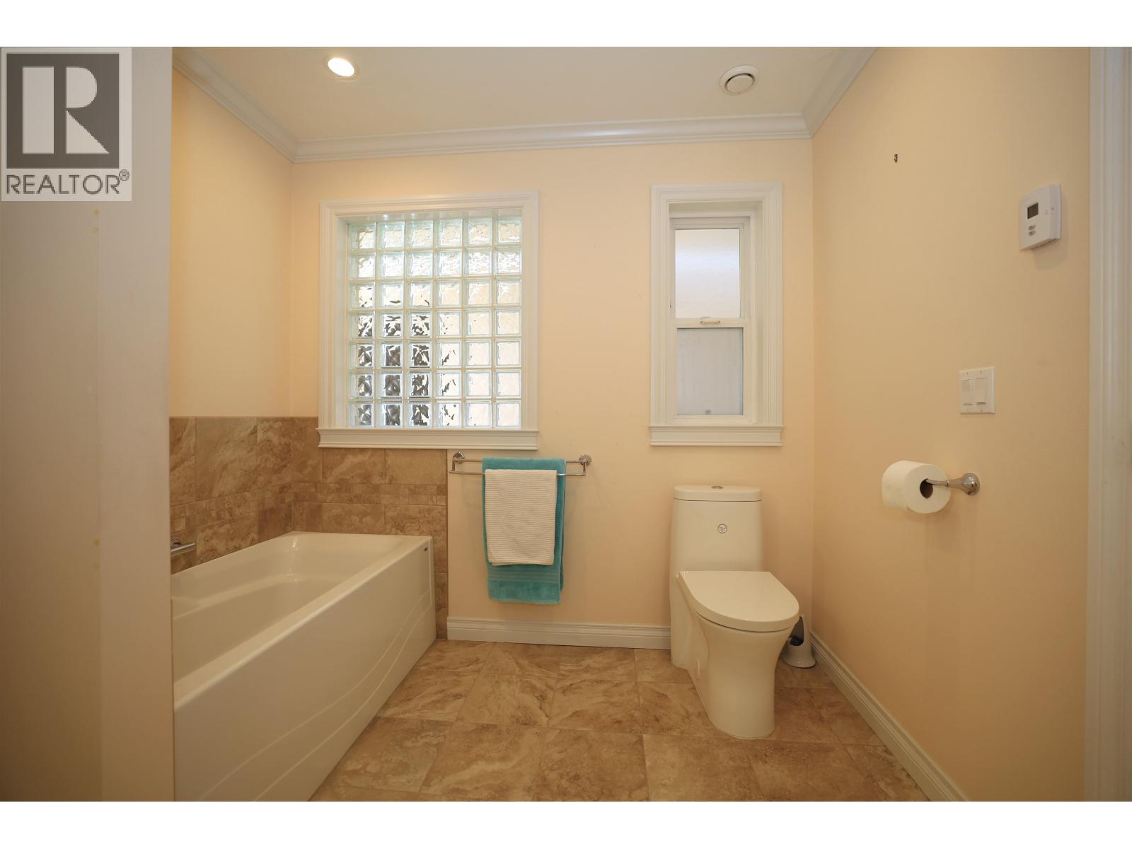 561 SPYGLASS PLACE, Gibsons