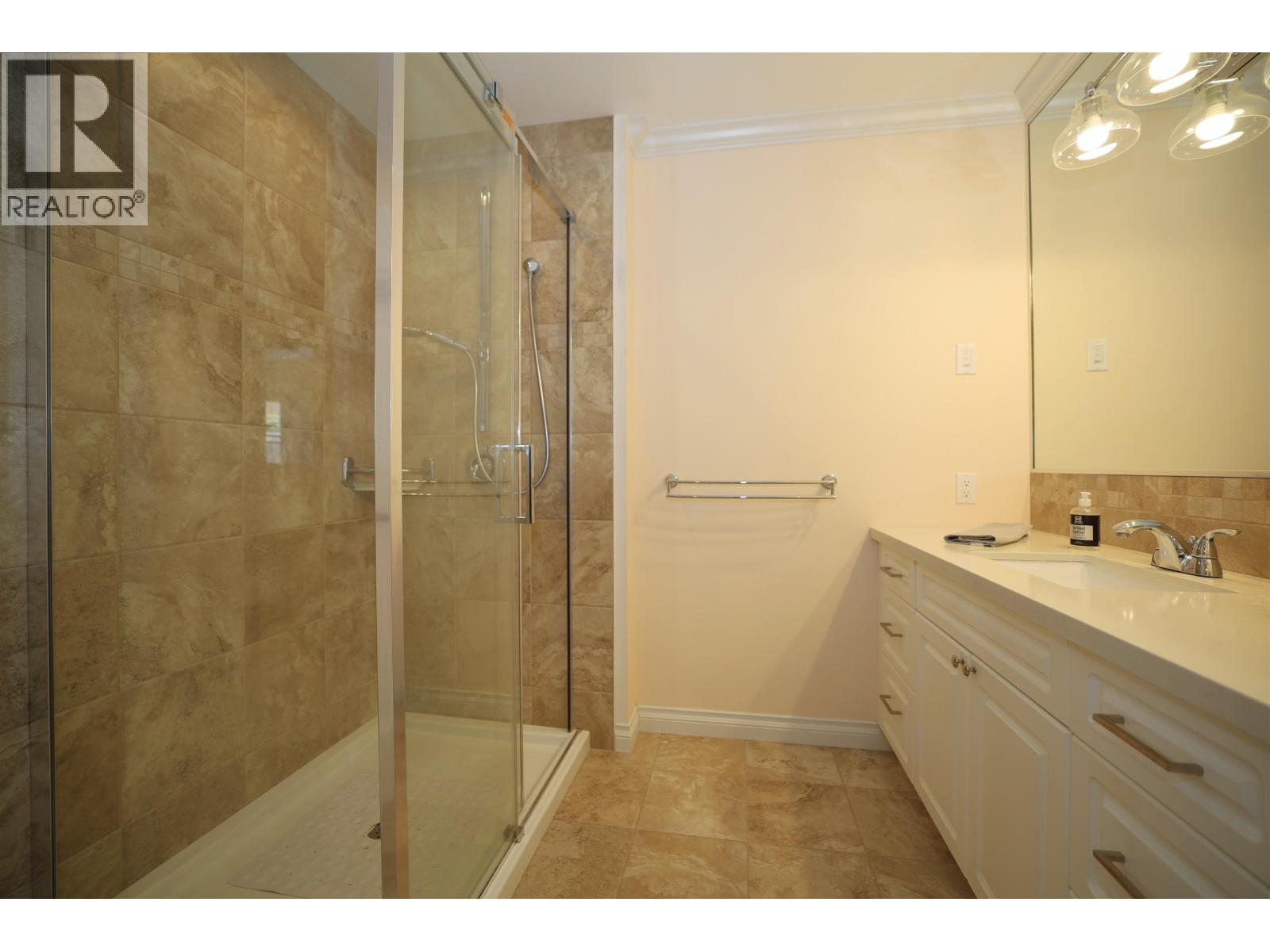 561 SPYGLASS PLACE, Gibsons