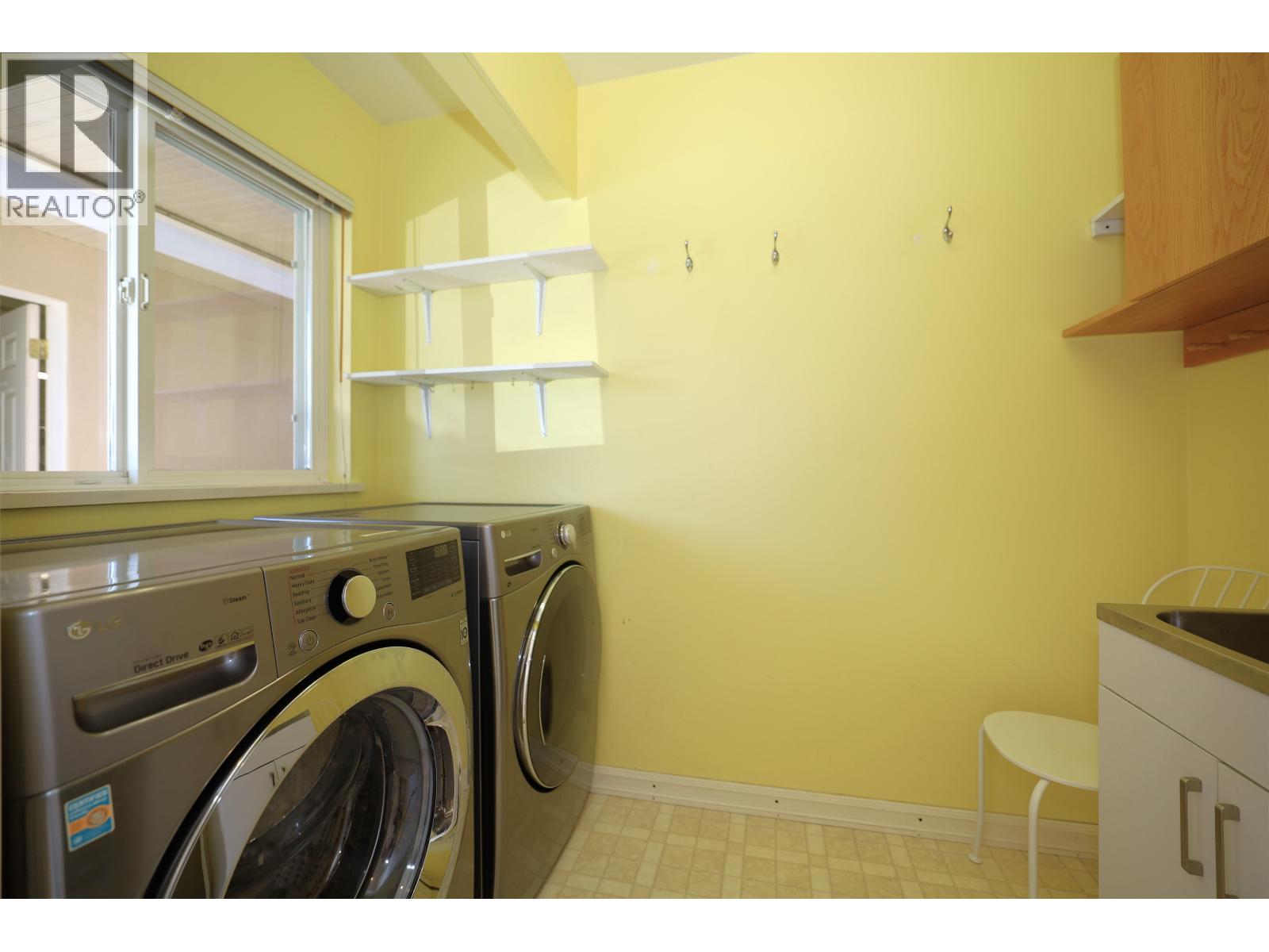 561 SPYGLASS PLACE, Gibsons