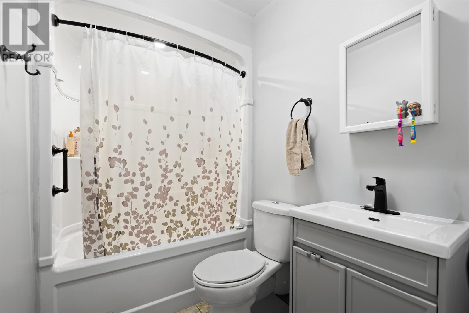 30-32 BARKLEY AVENUE - 29