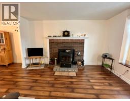 Partial bathroom - 128 Spieker Avenue, Tumbler Ridge, BC V0C2W0 Photo 7